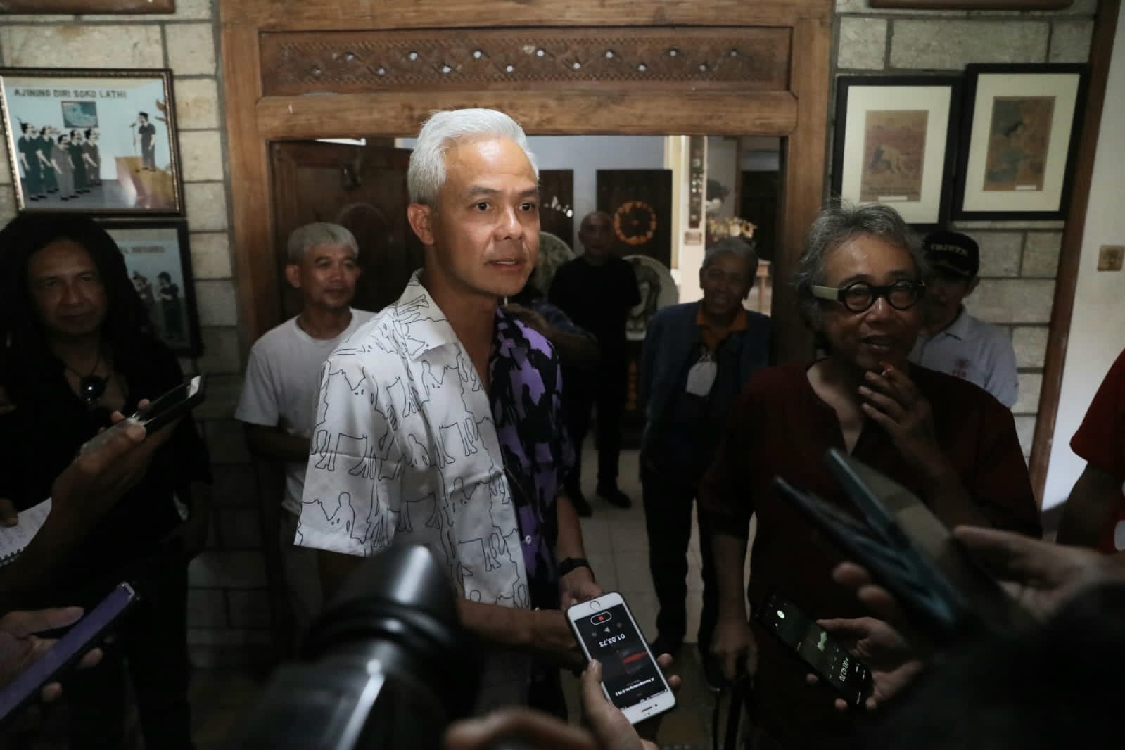 Ganjar Pranowo Bertemu Butet dan Seniman di Yogyakarta 