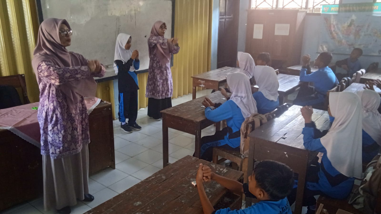 Cegah Kecacingan, Ribuan Siswa SDN di Batang Diberi Obat Gratis 