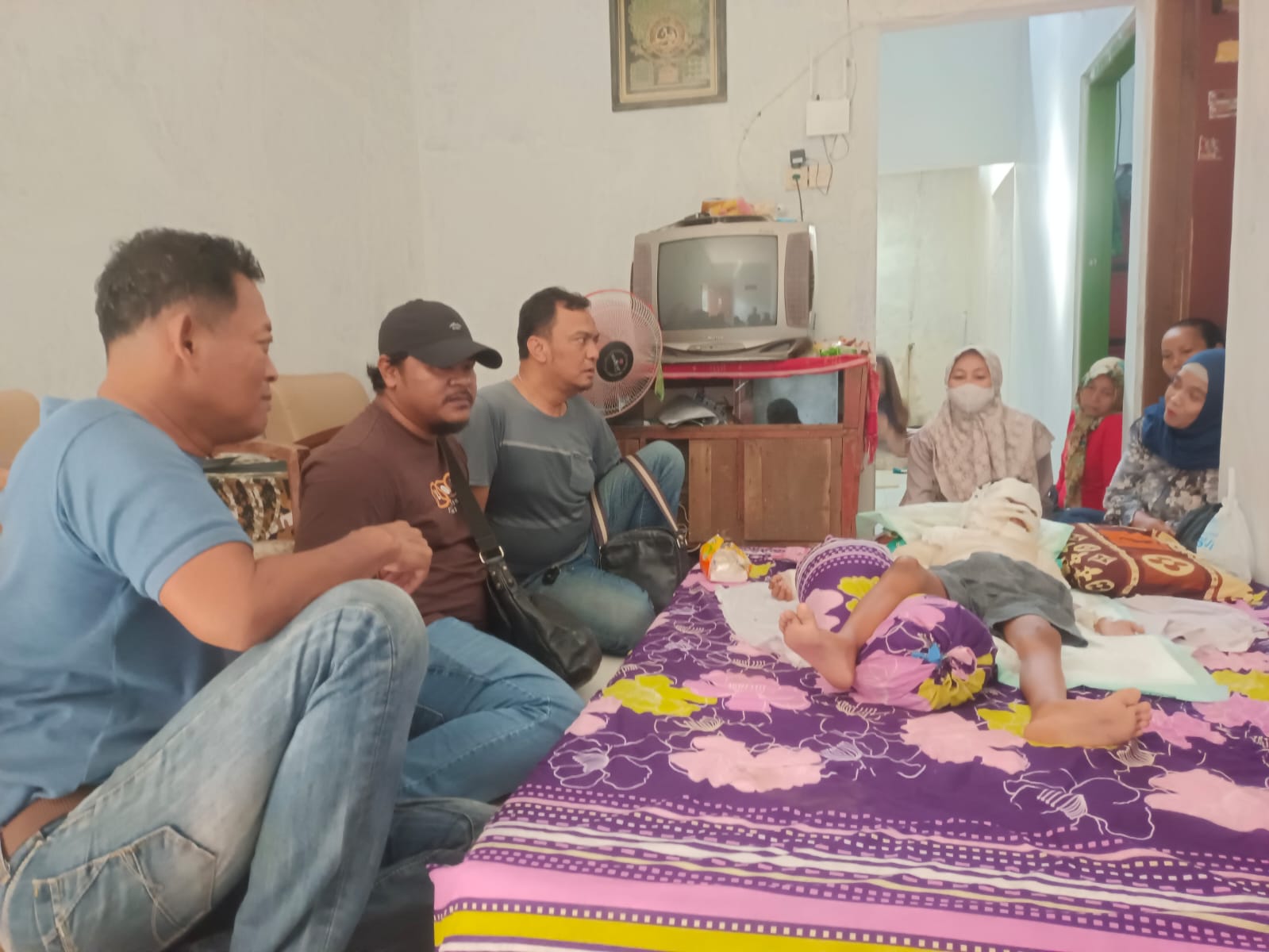 Komisi IV DPRD Batang Sambangi Bocah Luka Bakar, Minta Pemda Turun