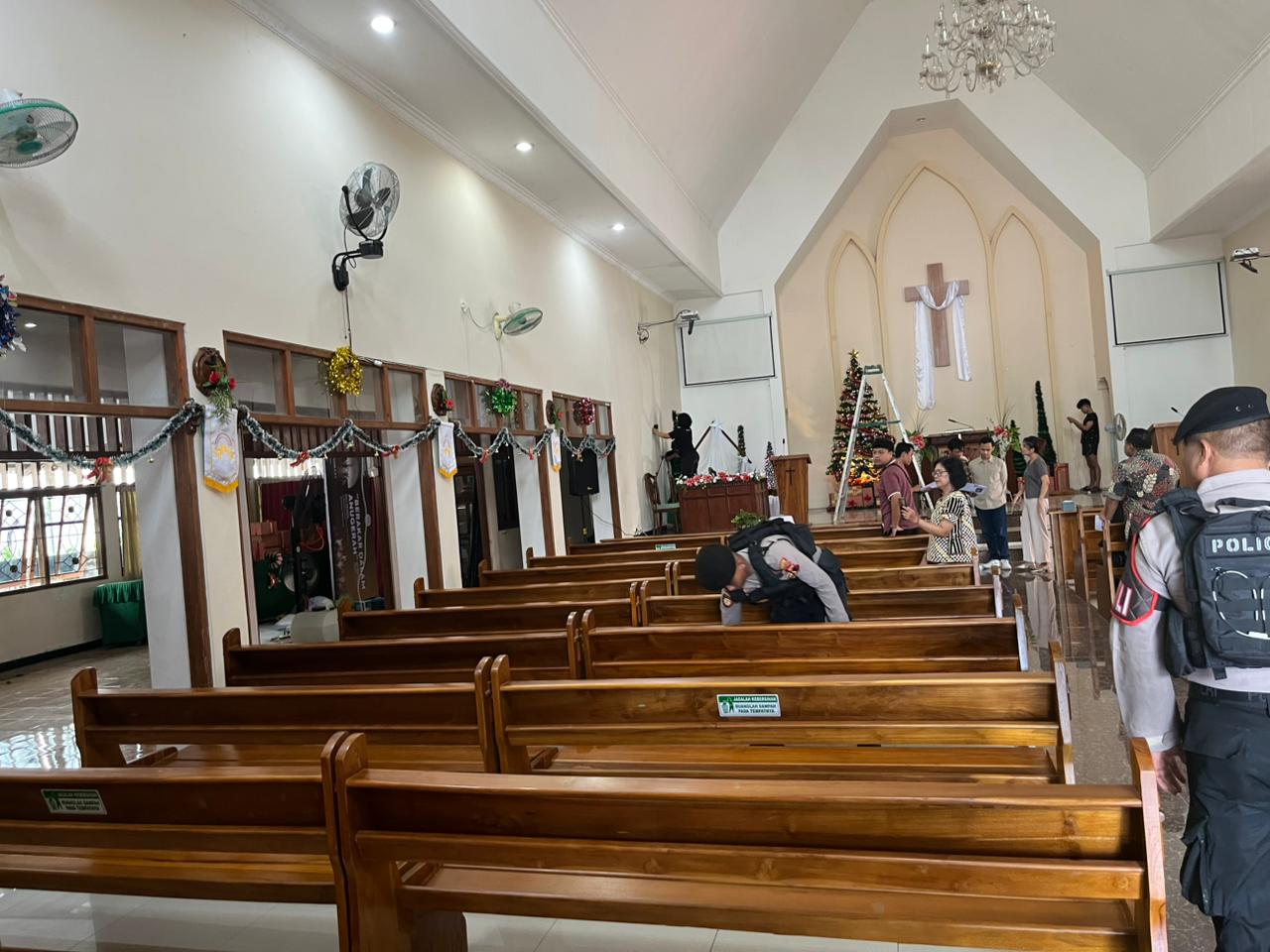 Pastikan Ibadah Natal Aman, Polres Demak Lakukan Sterilisasi Gereja