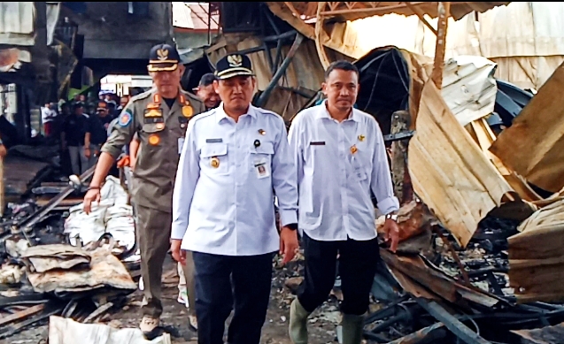 Kerahkan Stakeholder dan OPD Bersihkan Sisa Kebakaran Pasar Belik Kabupaten Pemalang 