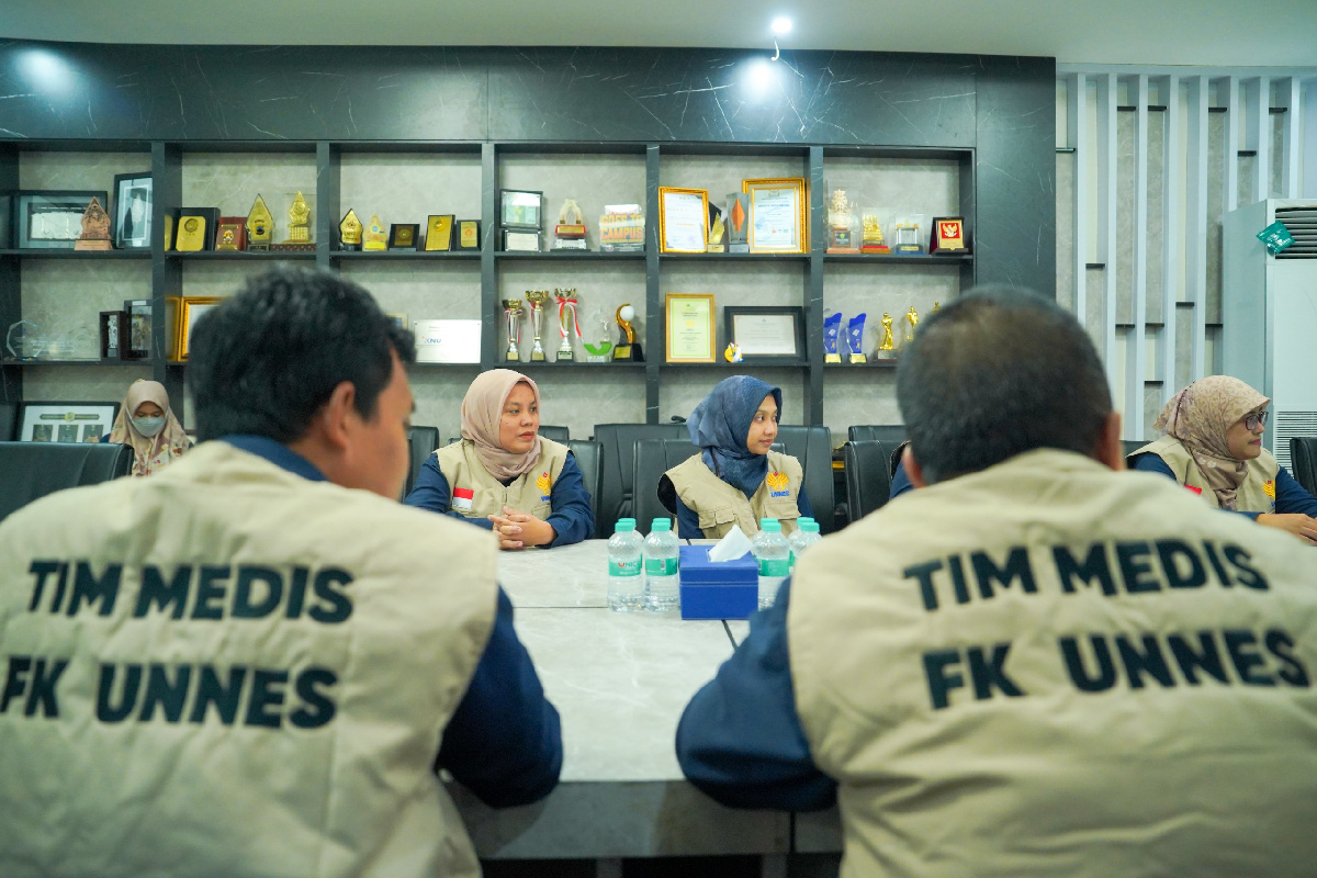 UNNES Kirim 11 Relawan Medis ke Aceh, Bantu Korban Banjir Hingga Daerah Terpencil