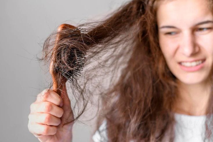 Terbukti Efektif Sehatkan Rambut, Berikut Cara Mengatasi Rambut Rontok dan Kenali Penyebabnya