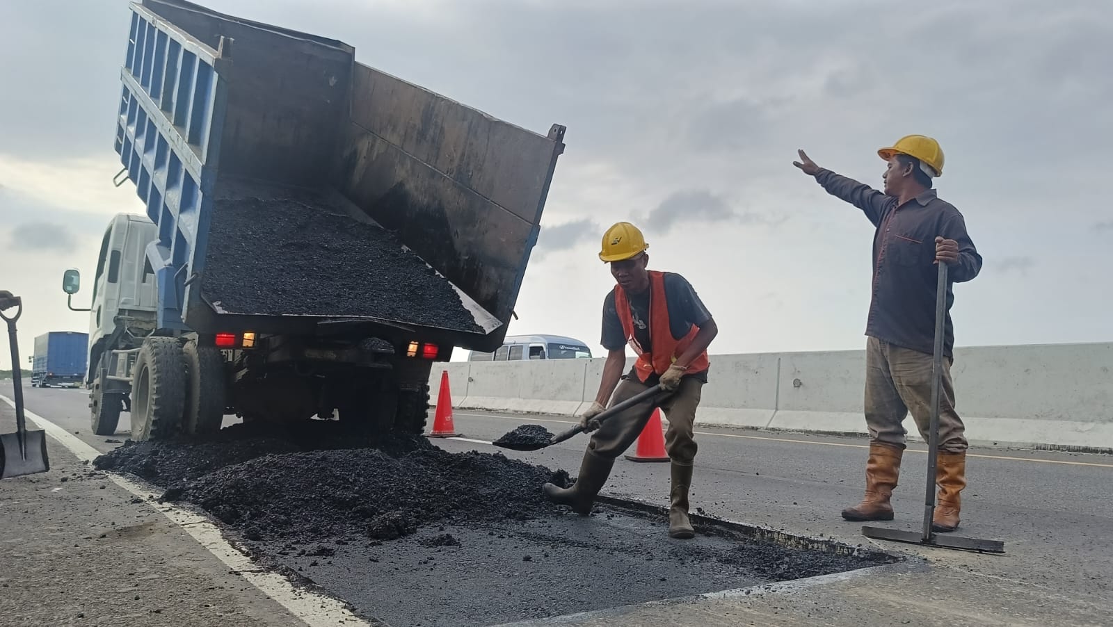 Mudik Lebaran 2025, PT PBTR Percepat Perbaikan Jalan Tol Pemalang-Batang