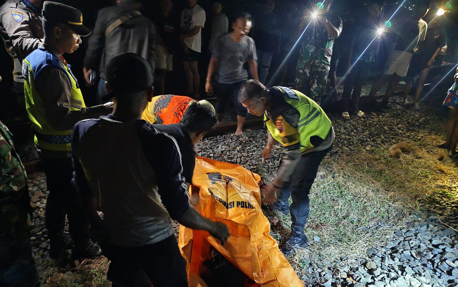 Pria Asal Indramayu Tewas Tertemper KA Majapahit di Batang
