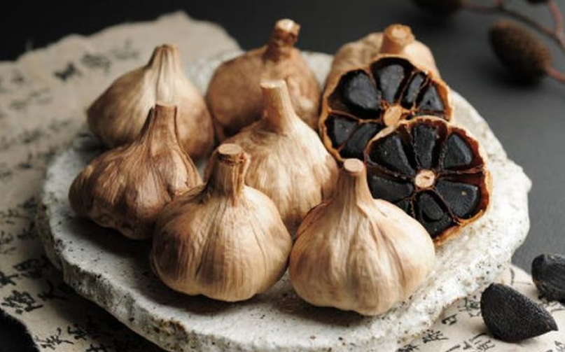 Jarang Diketahui, Ini 10 Manfaat Tersembunyi dari Black Garlic untuk Kesehatan Tubuh