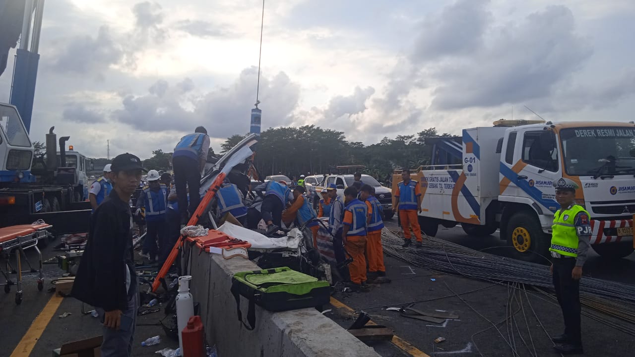 7 Jam Evakuasi, Dirlantas Polda Jateng Beberkan Kronologi Kecelakaan Maut Tol Batang