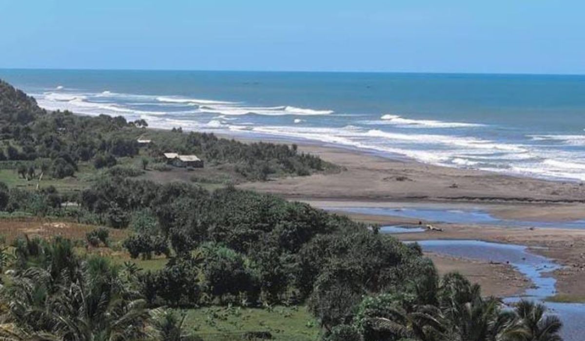 5 Pantai di Cianjur dengan Vibes Alam yang Mempesona, Destinasi yang Cocok Dikunjungi Bersama Keluarga