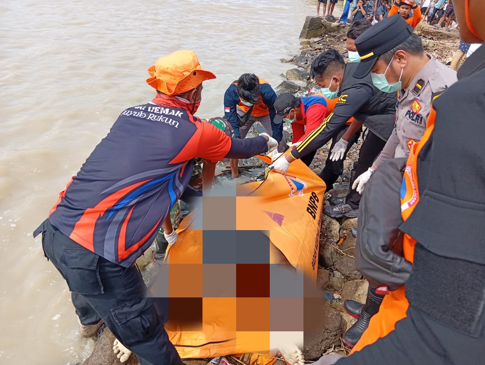 Tenggelam di Batang, Jenazah Sugiarto Ketemu di Pesisir Sayung Demak Setelah 5 Hari