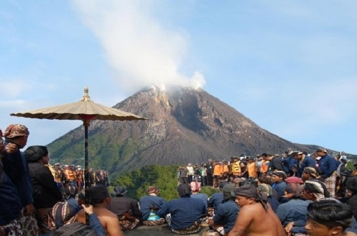 Gunung Merapi: Menguak Kerajaan Makhluk Halus dan Misteri yang Menggelapkan