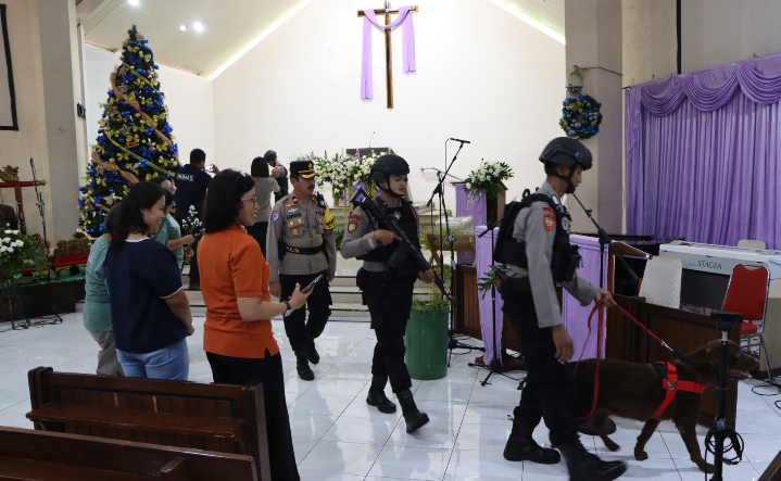 Unit K-9 Polres Salatiga Pastikan Gereja Aman, untuk Perayaan Natal 