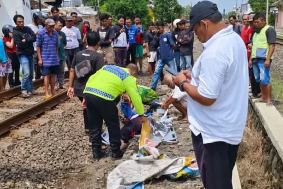 Terobos Palang Pintu, Warga Weleri Kendal Tewas Tertemper KA Harina