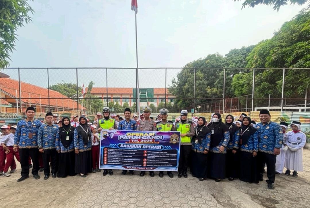 Polisi Sahabat Anak Warnai Peringatan Sumpah Pemuda di SDN Panggung 6 Tegal
