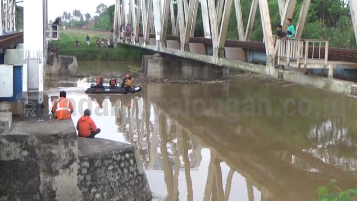 Potongan Kaki Ditemukan, Jasadnya Hilang Tenggelam Usai Dihantam KA di Pekalongan 