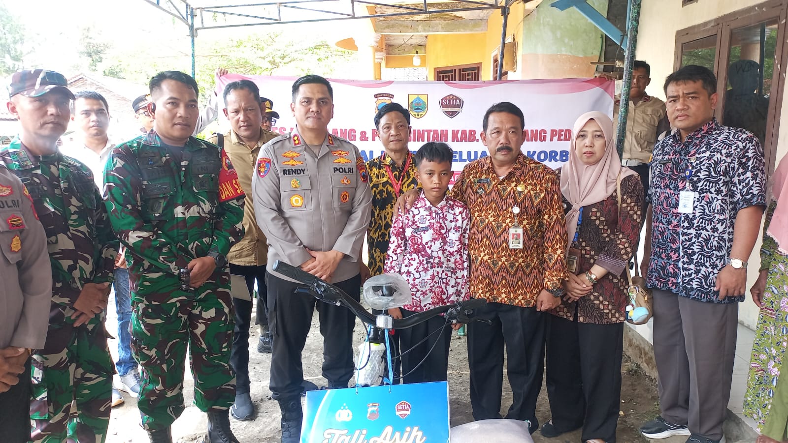 Kapolres Pemalang Beri Dukungan kepada Anak Korban Pembunuhan Warungpring