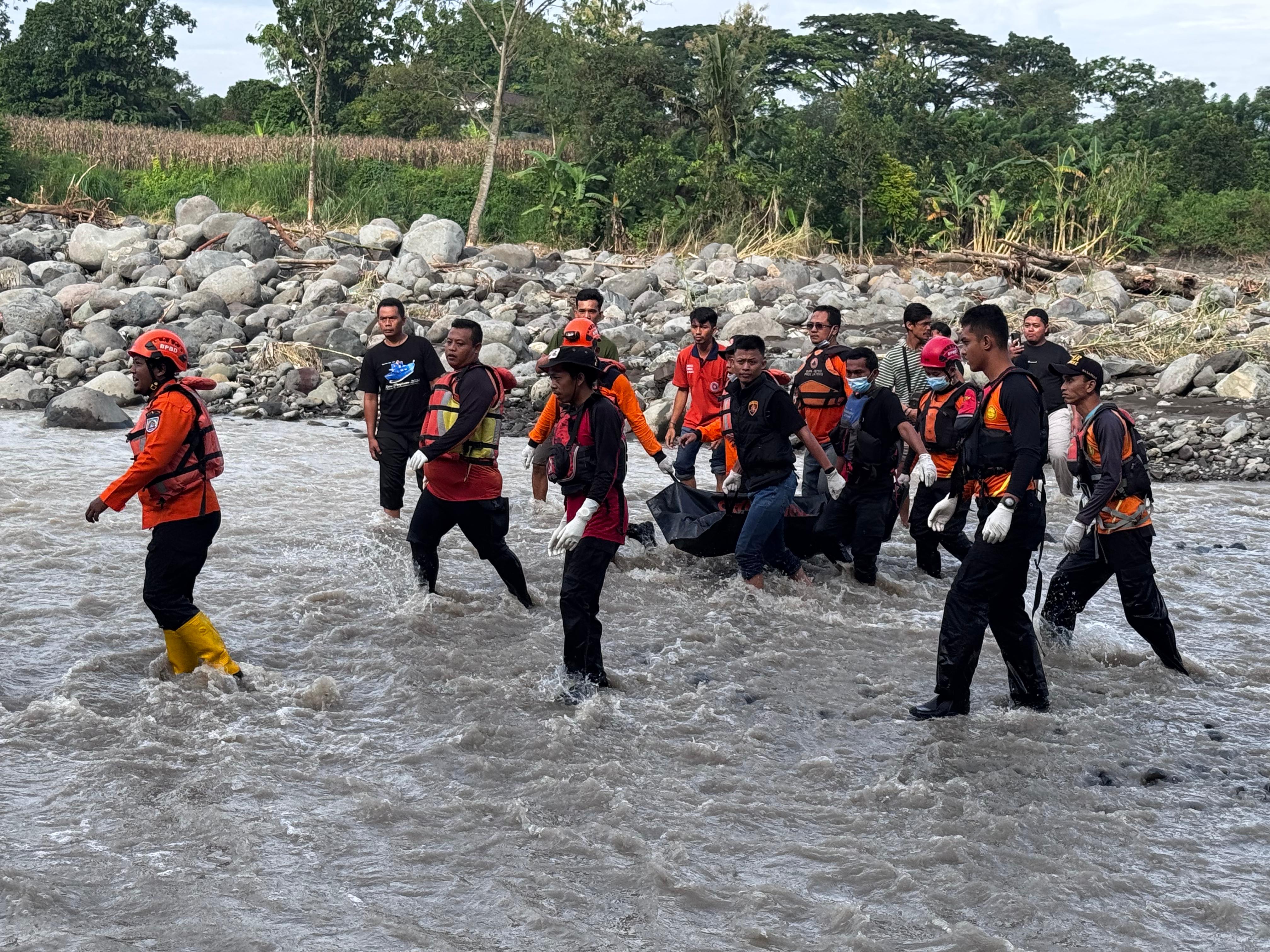 Terpeleset Saat Mencari Ikan di Bendungan Danawarih, Jasad  Nurkholis Terdampar di Lebaksiu Tegal 