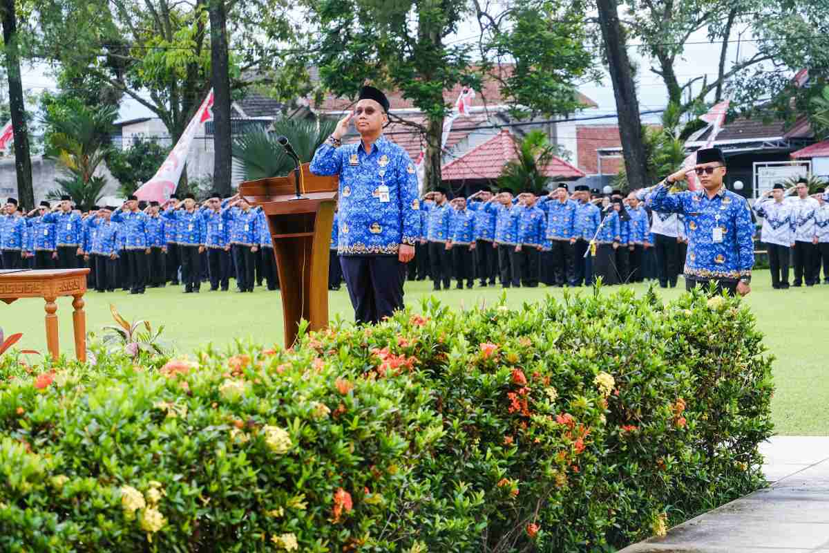 Pemkot Magelang Beri Penghargaan Dua Guru Berprestasi di HUT PGRI ke 79