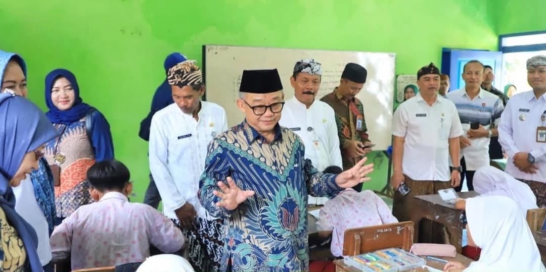 Mendikdasmen Kampanyekan Smart Classroom, Kunjungi SD Aisyiyah Multilingual Kudus 