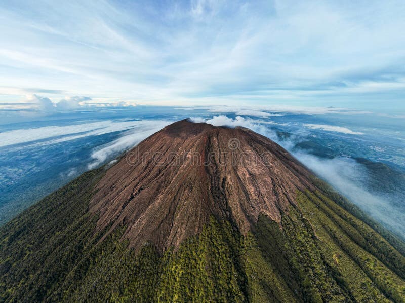 Wisata Gunung Slamet  3 Jalur Pendakian yang Menyenangkan dan Bikin Jantung Deg degan