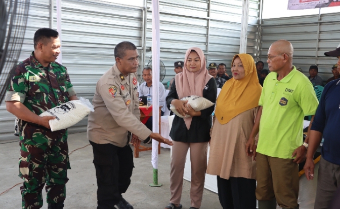 Peringati Hari Bhayangkara ke-78, Polres Tegal Adakan Baksos dan Bansos di Desa Sumingkir