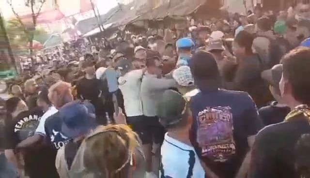 Lerai Keributan Karnaval di Blora, Dua Anggota Polisi Dikeroyok Warga