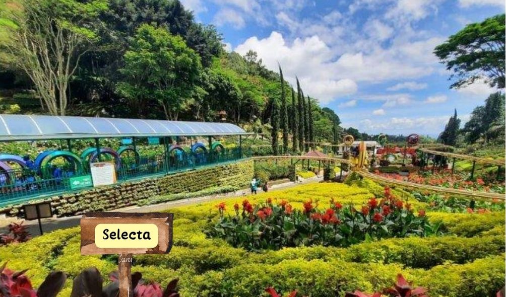 Taman Wisata Selecta Malang, Kebun Bunga Berisi Wahana Permainan Seru
