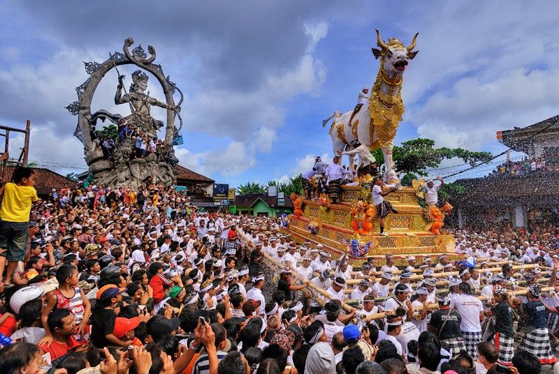 Manarik dan Penuh Makna! Inilah 7 Upacara Adat yang Ada di Bali