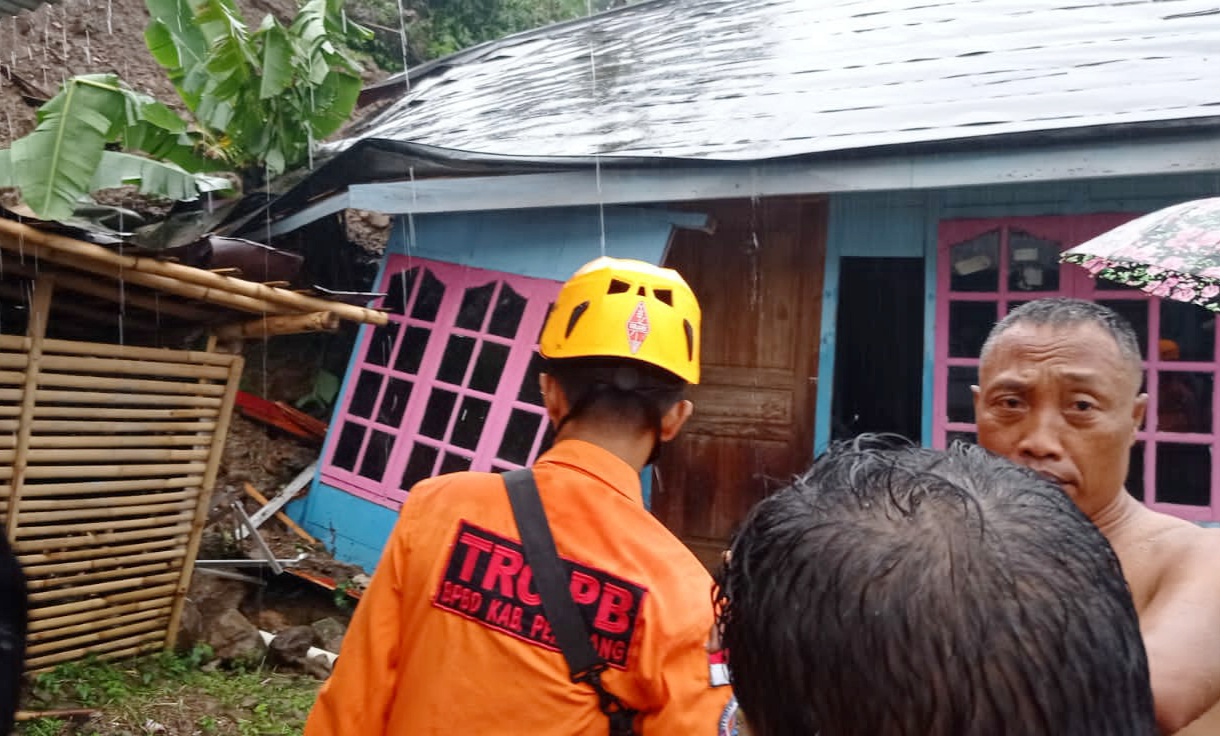 Longsor di Moga Pemalang Tewaskan Ibu dan Anak 