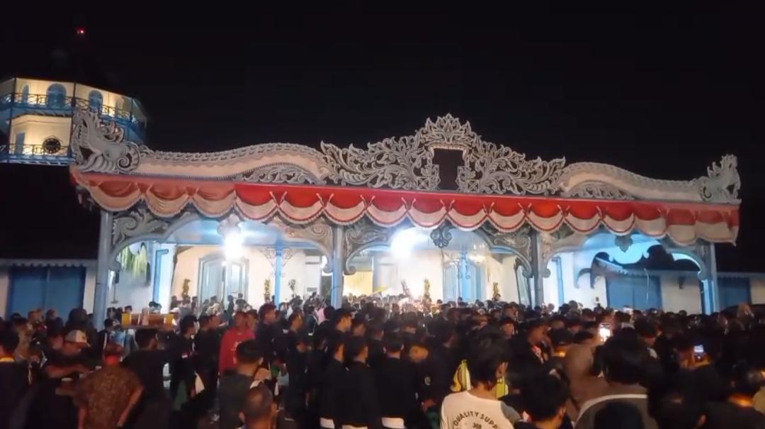 Malam 1 Sura di Keraton Solo, Satu Tradisi Dua Pelaksanaan