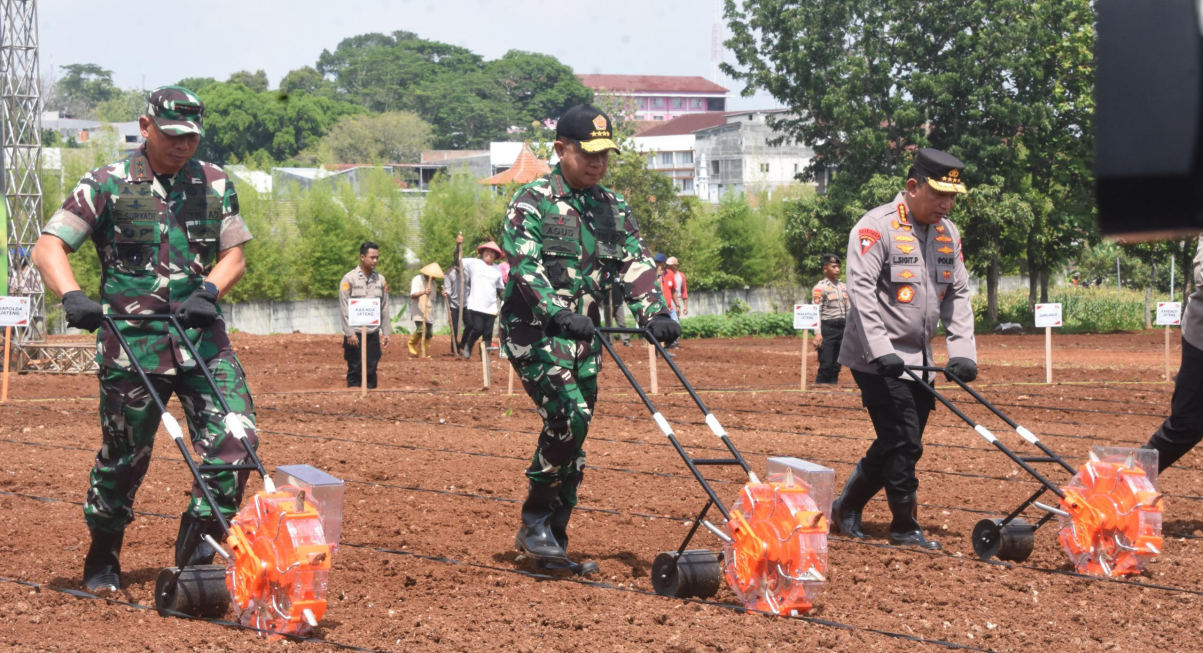 TNI-Polri Wujudkan Asta Cita Presiden RI Melalui Program Ketahanan Pangan