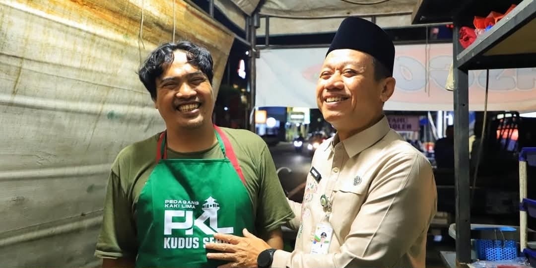 Obral Sarung Tangan, Celemek dan Fasilitas Sanitasi, Bupati Kudus Dongkrak PKL Naik Kelas
