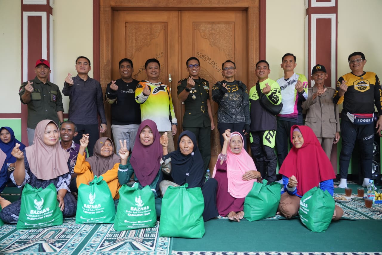  Trabas Motor Trail, Forkopimda Tegal Bagikan Sembako di Kedungbanteng 