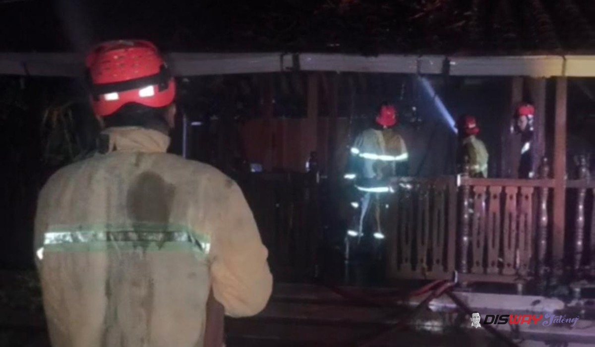 Diduga Korsleting Listrik, Pendopo Rumah Warga Pituruh Purworejo Terbakar