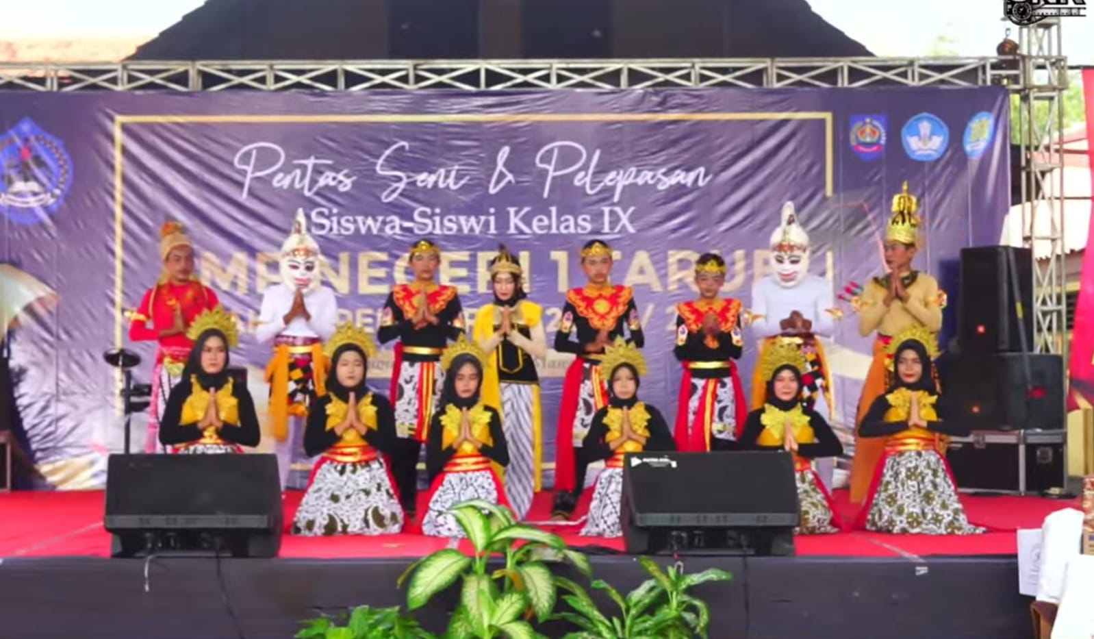 Pentas Seni Warnai Pelepasan Siswa Kelas IX SMP Negeri 1 Tarub Kabupaten Tegal