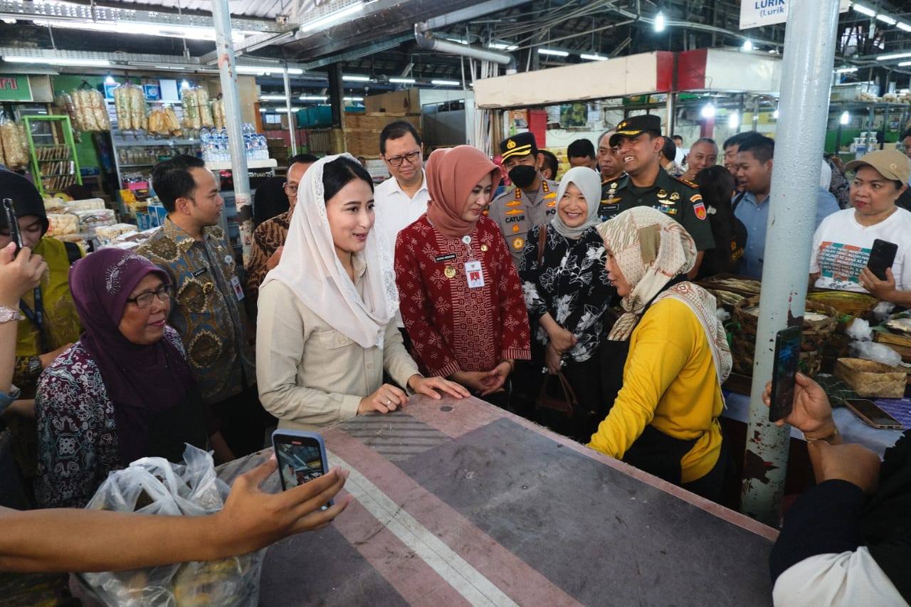 Harga Bahan Pokok Melonjak di Pasar Gede Solo, Wamendag Turun Tangan