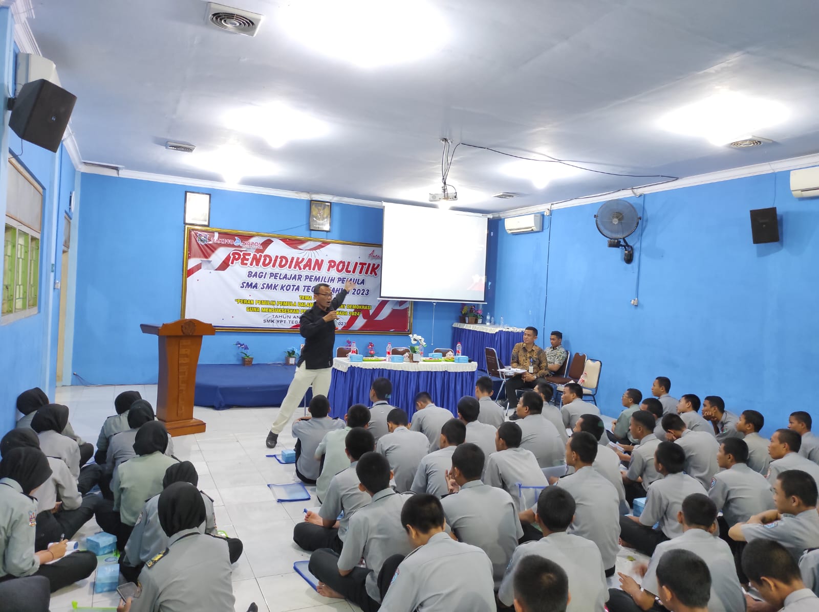 Pendidikan Politik di Kota Tegal Sasar Sekolah Menengah 