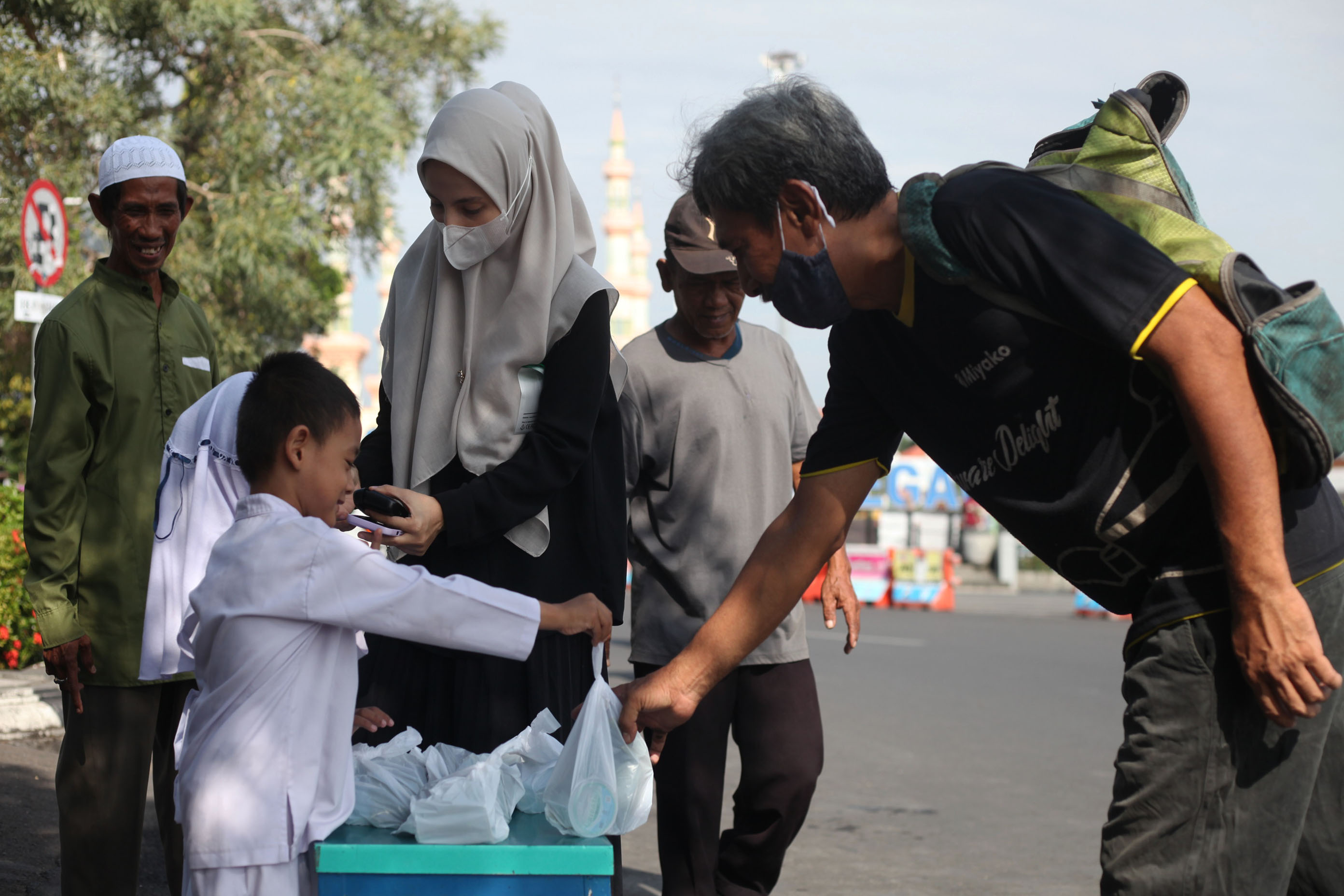 Anak Kelas Bilingual KB/TK Al Irsyad Kota Tegal Dididik Berjiwa Sosial 