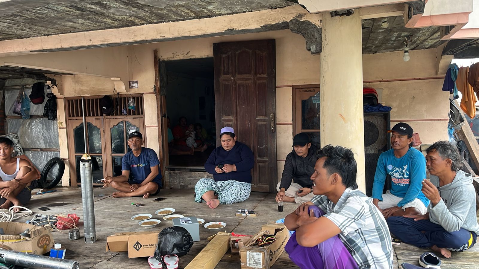 Kesulitan Air Bersih, Ketua DPRD Demak berilan bantuan pompa air