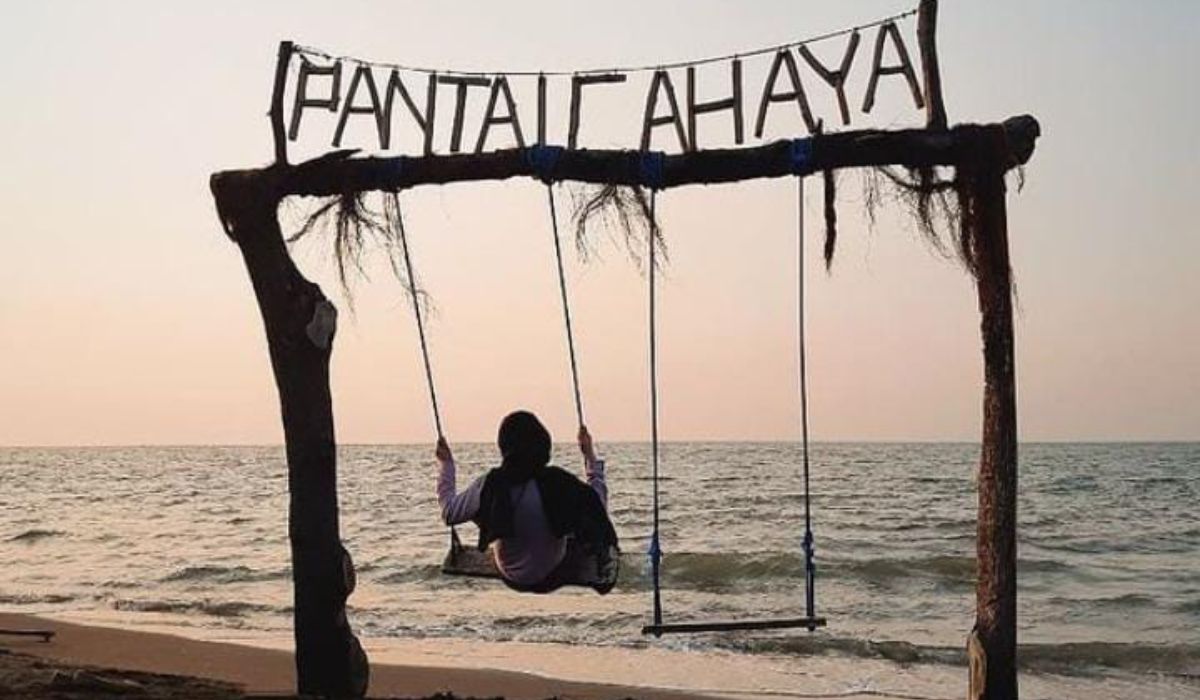 4 Wisata Pantai di Kendal, Nomor 4 Bisa Menyaksikan Lumba-lumba Langsung!