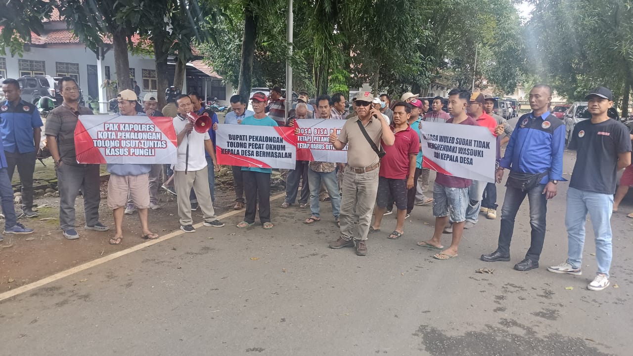 Diduga Korupsi, Warga Tuntut Inspektorat Kabupaten Pekalongan Pecat Kades Wuled 