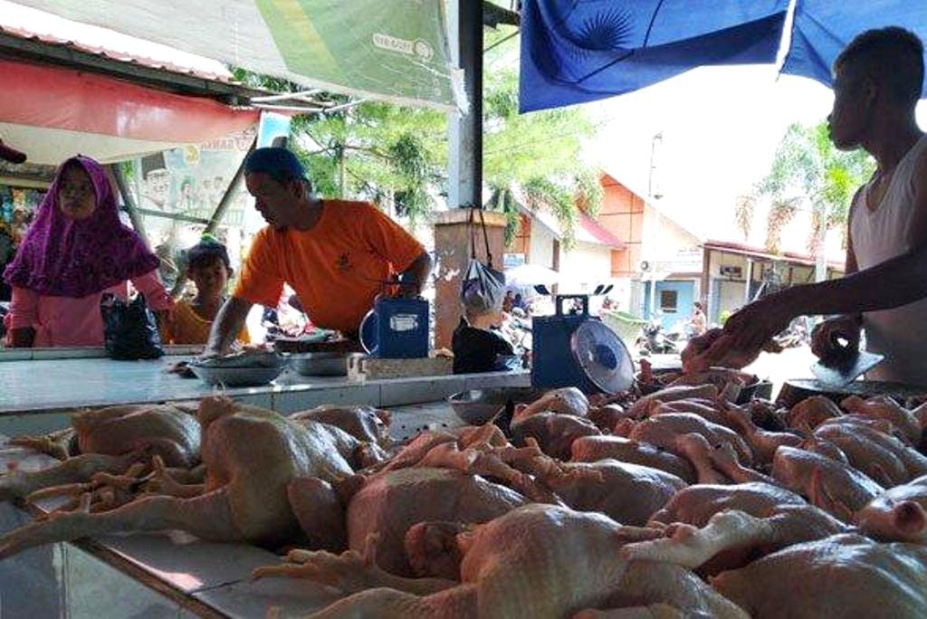 Harga Daging Ayam di Pasar Bumiayu Tembus 40 Ribu