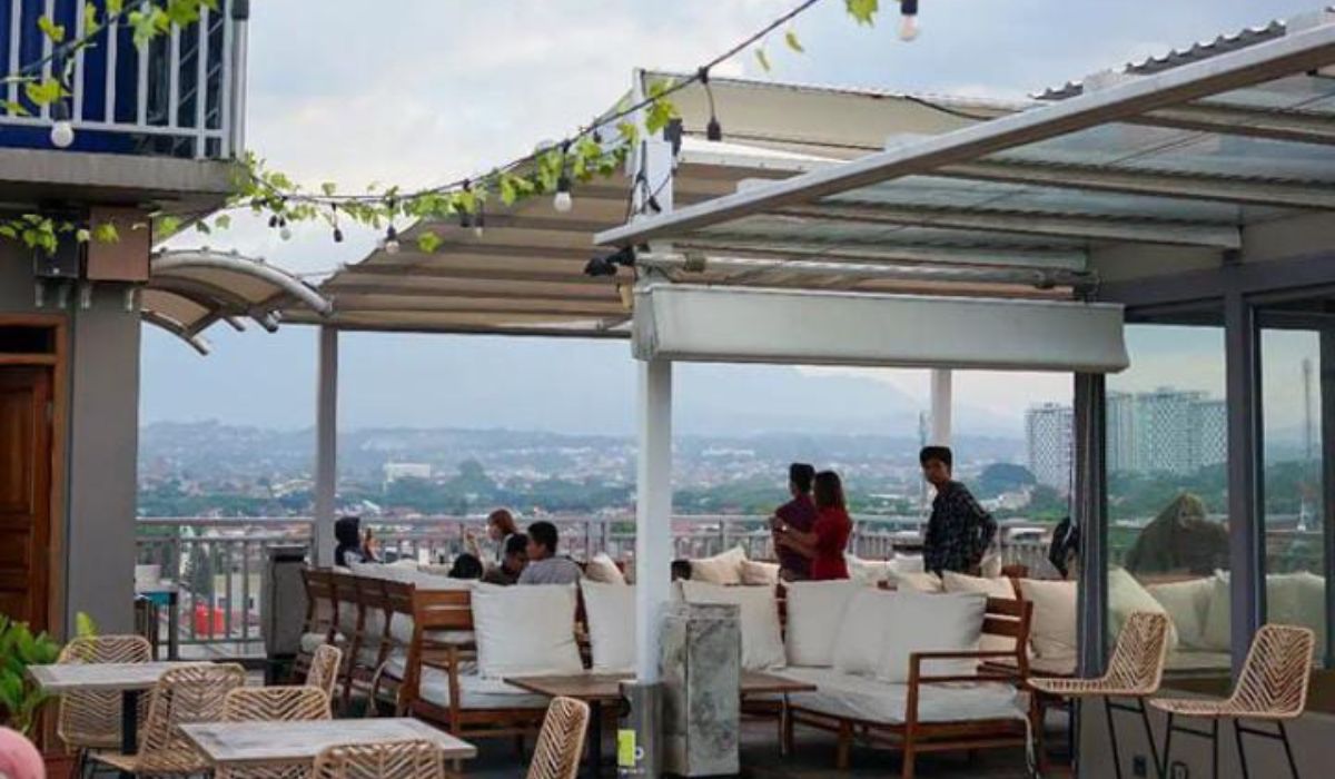 Kafe Rooftop di Semarang, Nongkrong Diatas Ketinggian dengan Pemandangan Keren!