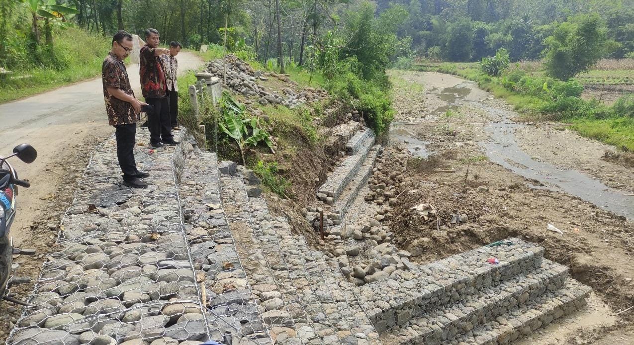 Jalan Capar-Padasari Kabupaten Tegal yang Longsor Selesai Diperbaiki