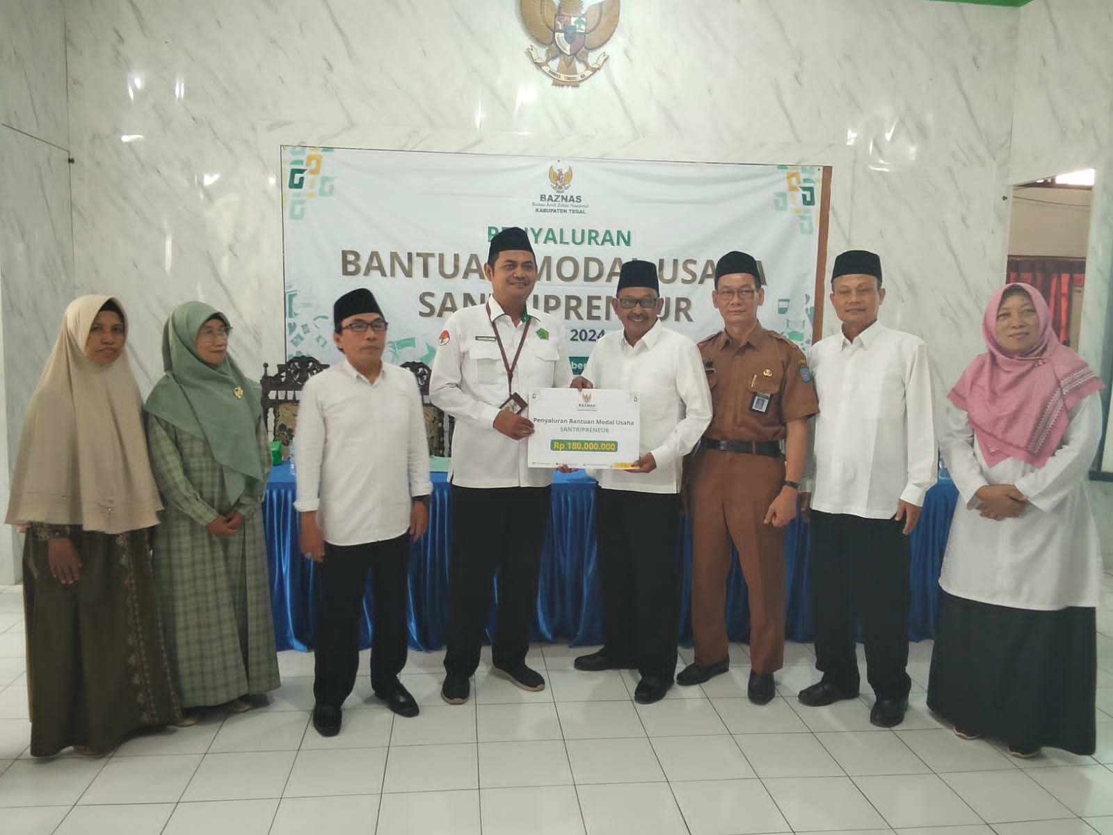 Baznas Kabupaten Tegal Salurkan Bantuan Moda Usaha untuk Guru TPQ 