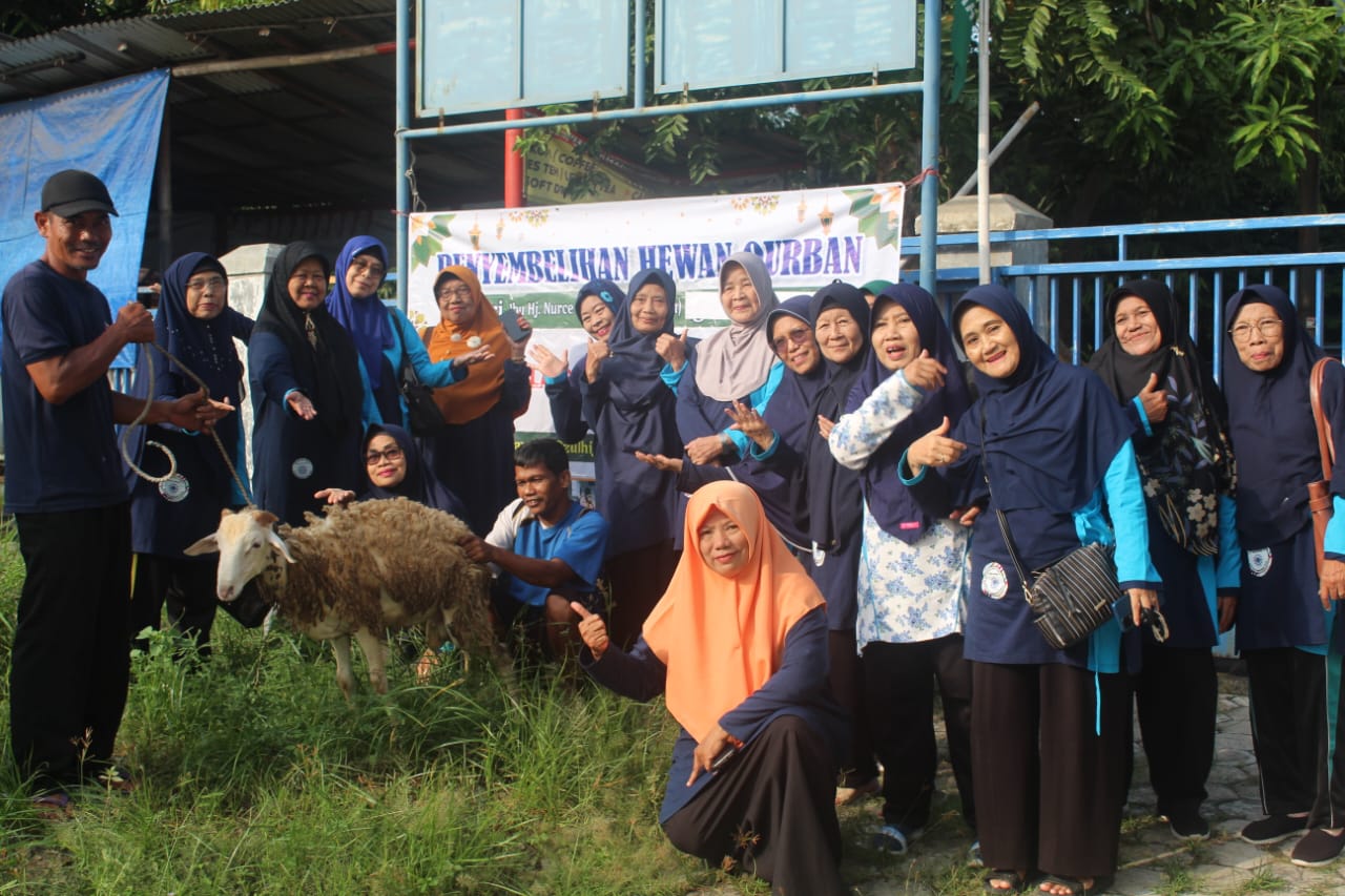 Pesantren Lansia Khusnul Khotimah Kurban 1 Ekor Sapi dan Kambing