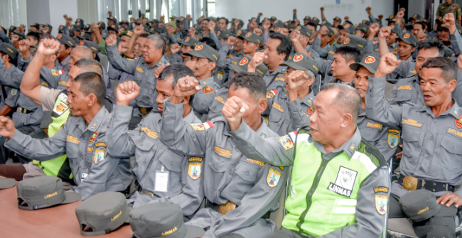 1.486 Anggota Satlinmas di Salatiga Menerima Insentif Akhir Tahun 