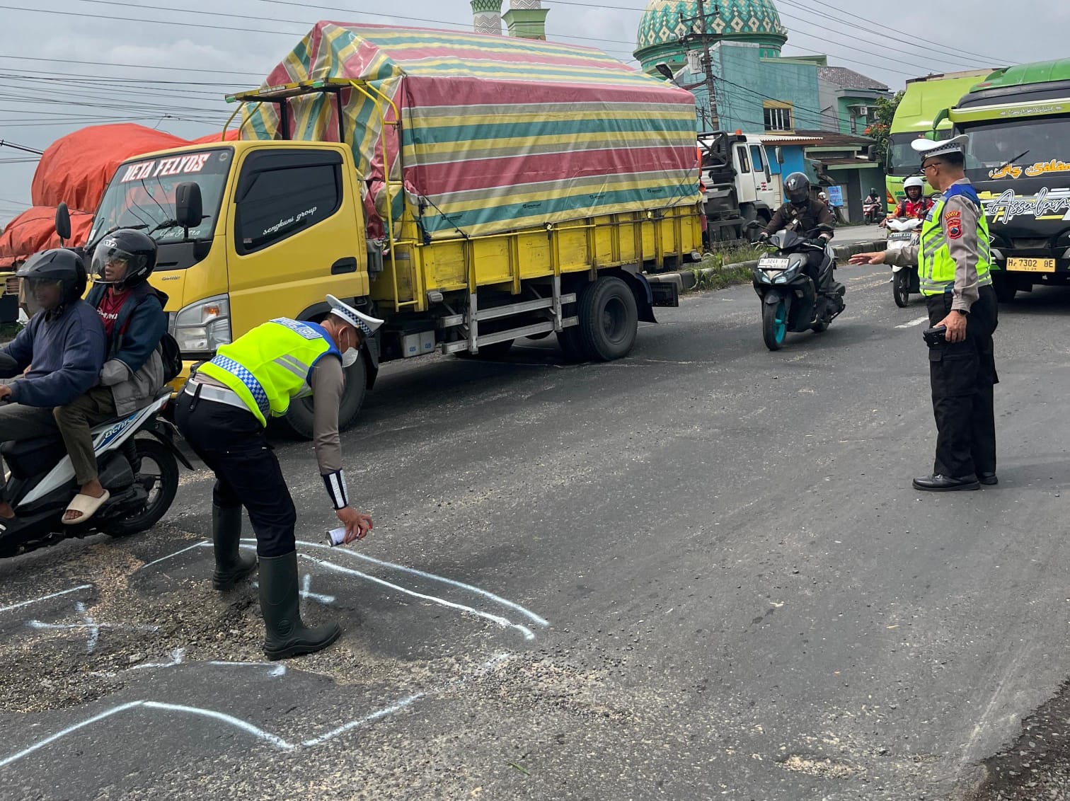 Hati-Hati, Hujan Terus-Menerus, Jalan Pantura Demak Banyak Berlubang
