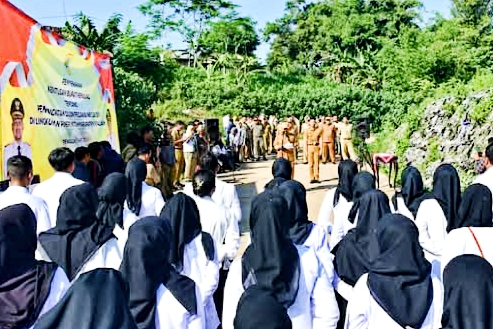 298 CPNS dari Kabupaten Pemalang Dilantik di Tengah Tumpukan Sampah 