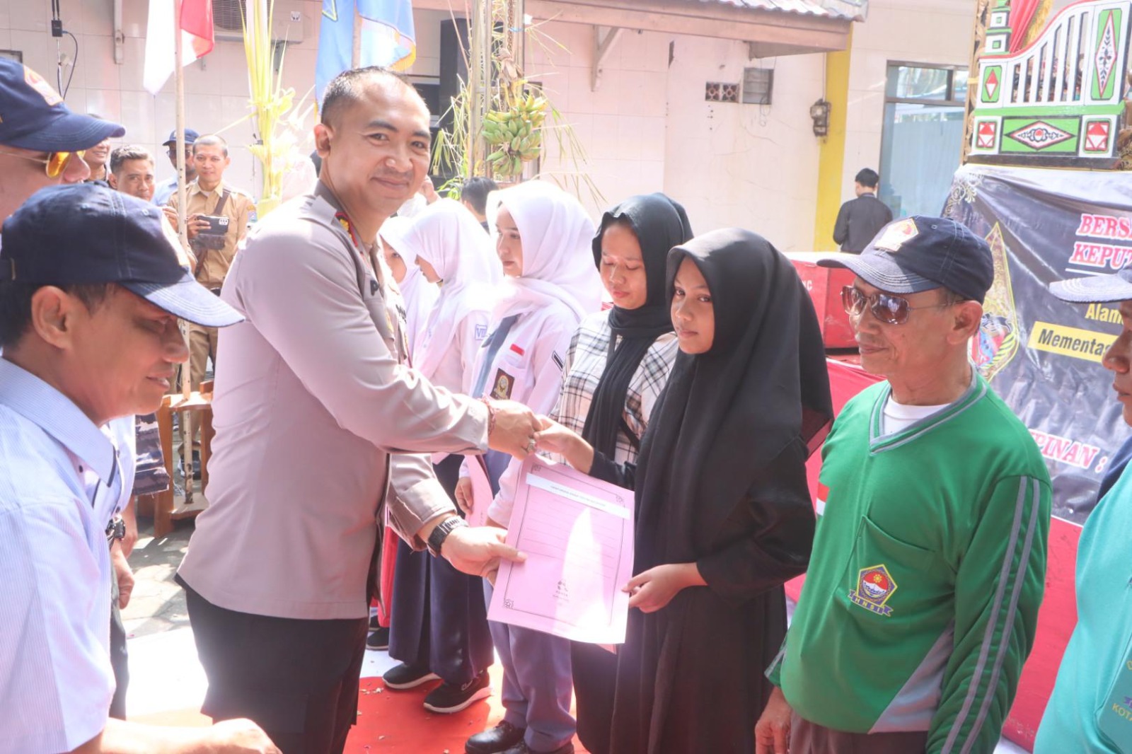 Polres Tegal Kota Pastikan Prosesi Sedekah Laut Berjalan Aman dan Tertib