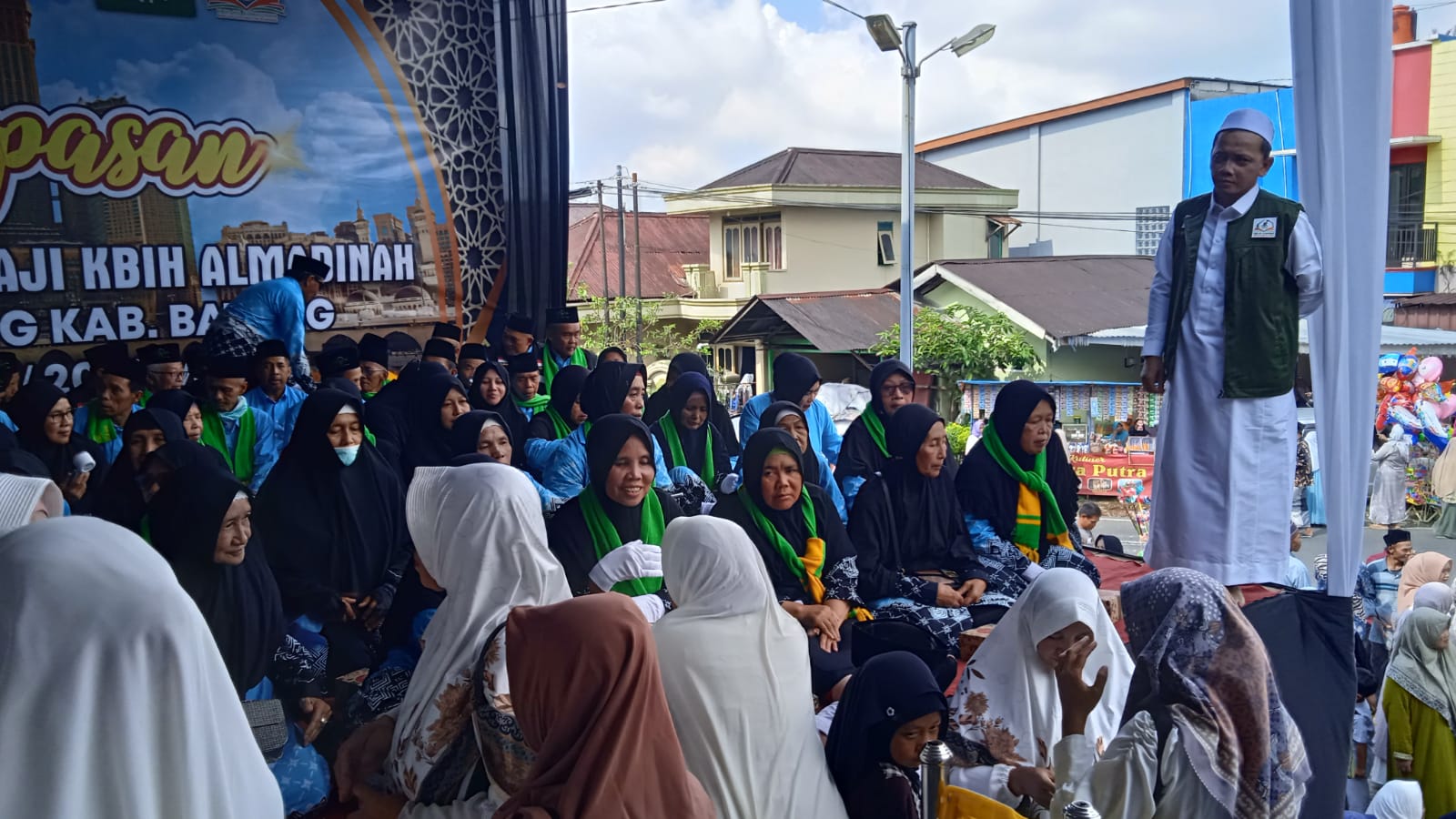 Suasana Haru Warnai Pelepasan 73 Jemaah Haji Bawang, Ada yang Tunggu 14 Tahun